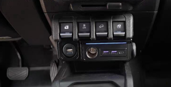 Sạc USB đa chức năng + Sạc không dây cho Suzuki Jimny